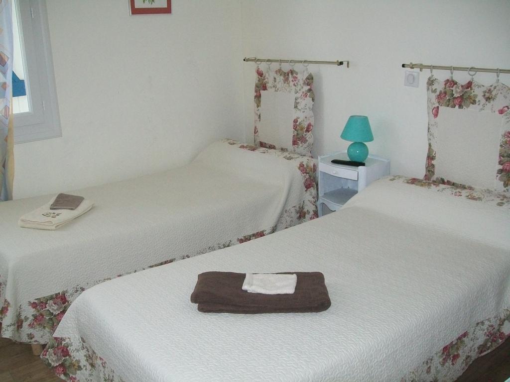 Hotel Au Charme Du Levat Saint Paul de Loubressac الغرفة الصورة